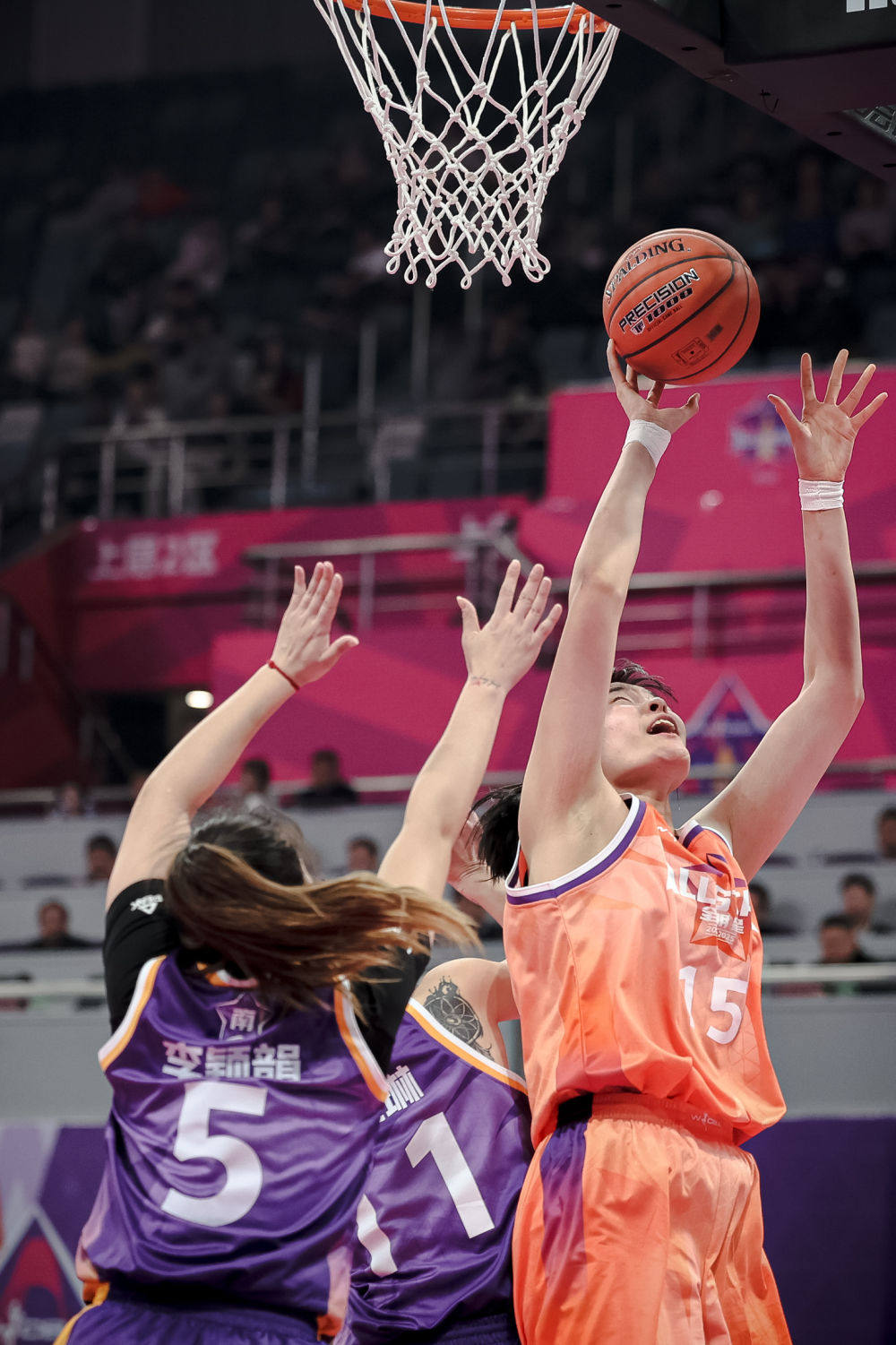 包含NBA全明星周末盛大开启，球迷热情高涨的词条